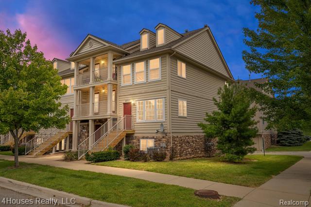 front view picture of 654 Lydia Ln, Pontiac, MI. 48341