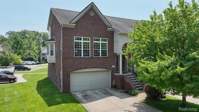 front view picture of 71 Grandview Cir, White Lake, MI. 48386