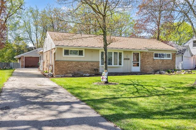 front view picture of 2959 Voorheis Rd, Waterford, MI. 48328