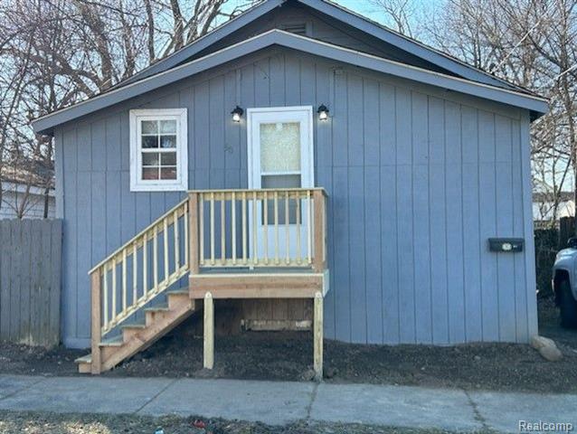 front view picture of 80 Michigan Ave, Pontiac, MI. 48342