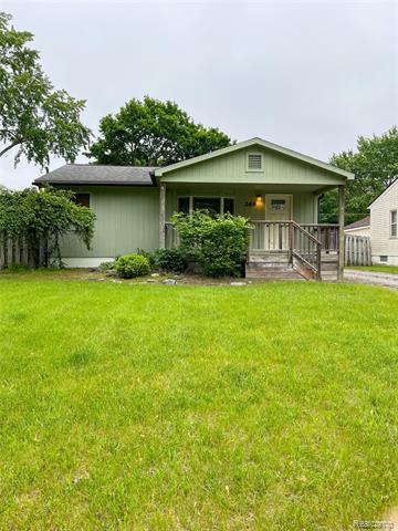 front view picture of 269 Clayburn Blvd, Waterford, MI. 48327