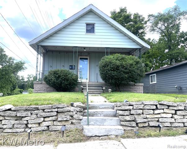 front view picture of 103 N Roselawn St, Pontiac, MI. 48342