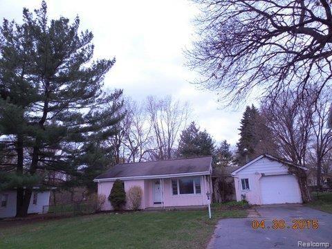 front view picture of 184 Crescent Blvd, Waterford, MI. 48327