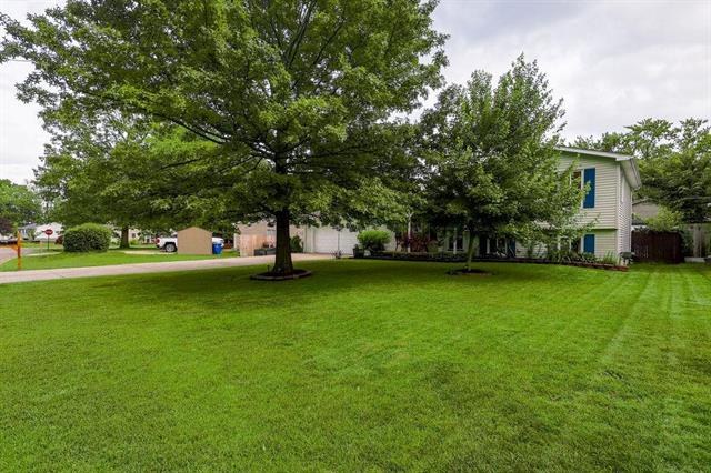 front view picture of 5515 S Aylesbury Dr, Waterford, MI. 48327