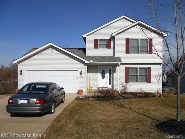 front view picture of 65 S Williams Lake Rd, Waterford, MI. 48327