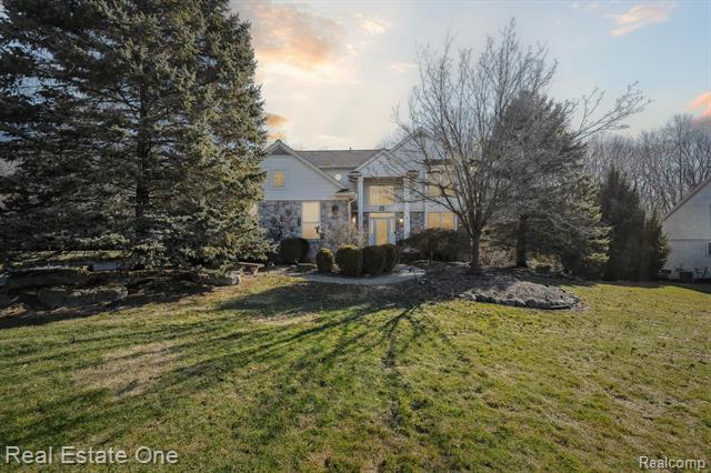 front view picture of 1941 Woodridge Ct, Highland, MI. 48357