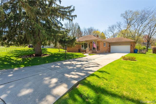 front view picture of 2905 Otsego Rd, Waterford, MI. 48328