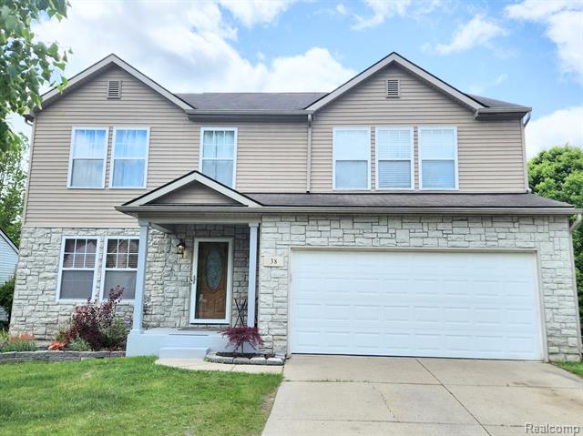 front view picture of 38 Cascade Ln, Waterford, MI. 48327