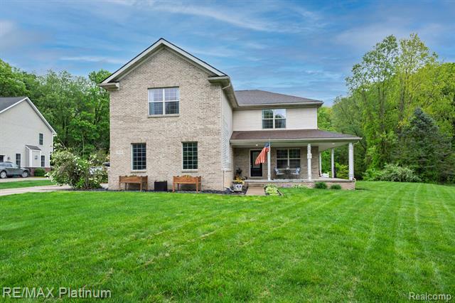 front view picture of 2038 Pine Bluffs Ct, Highland, MI. 48357