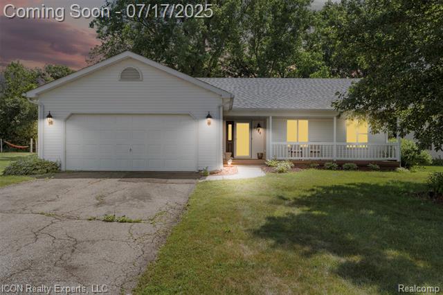 front view picture of 2584 Onagon Trl, Waterford, MI. 48328