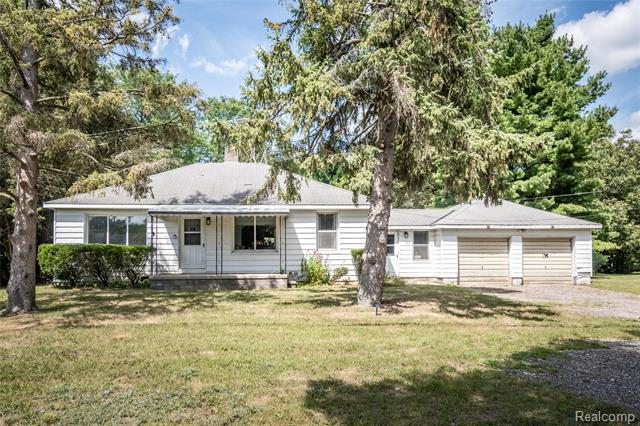 front view picture of 7342 Elizabeth Lake Rd, Waterford, MI. 48327