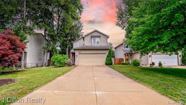front view picture of 5778 Savoy Dr, Waterford, MI. 48327