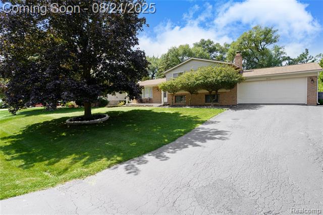 front view picture of 2970 Onagon Trl, Waterford, MI. 48328
