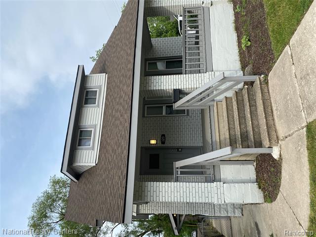 front view picture of 320 Cesar E Chavez Ave, Pontiac, MI. 48342
