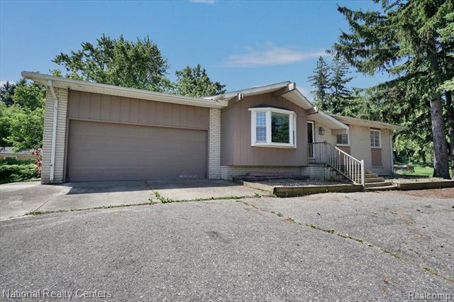 front view picture of 7716 Highland Rd, White Lake, MI. 48383