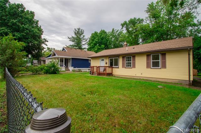 front view picture of 68 Court St, Pontiac, MI. 48342