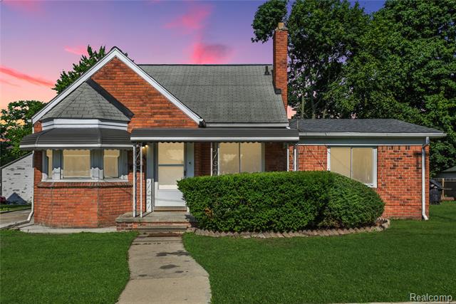 front view picture of 65 Court St, Pontiac, MI. 48342