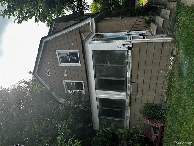 front view picture of 76 Court St, Pontiac, MI. 48342