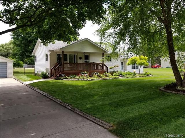 front view picture of 166 Briscoe Blvd, Waterford, MI. 48327