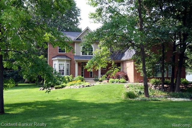 front view picture of 2227 Pine Bluffs Ct, Highland, MI. 48357