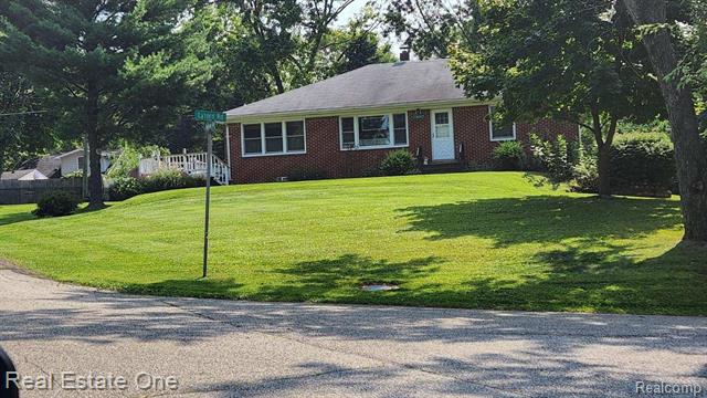 front view picture of 84 Lyford Rd, Waterford, MI. 48328