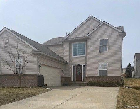 front view picture of 321 Tom Ave, Pontiac, MI. 48341