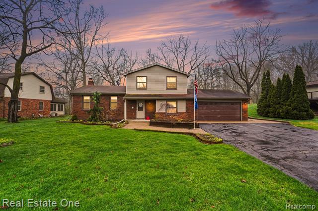 front view picture of 1355 Grebe Rd, Highland, MI. 48357