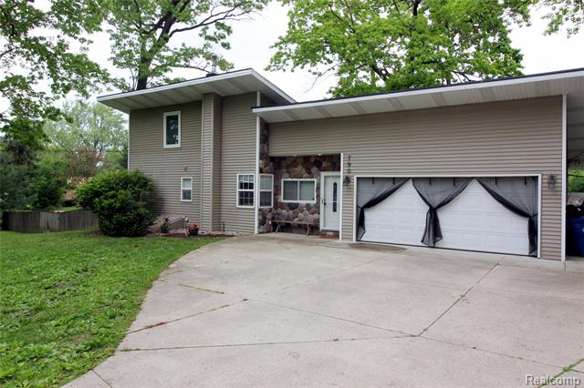 front view picture of 790 Hillcliff Dr, Waterford, MI. 48328