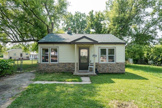 front view picture of 760 Bigham St, Pontiac, MI. 48342