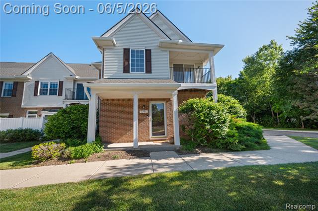 front view picture of 730 Amberly Dr, Waterford, MI. 48328