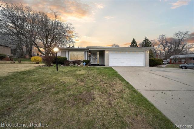 front view picture of 400 Joslyn Ave, Pontiac, MI. 48342