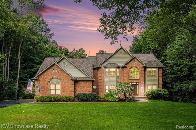 front view picture of 6060 Rosewood Pkwy, White Lake, MI. 48383