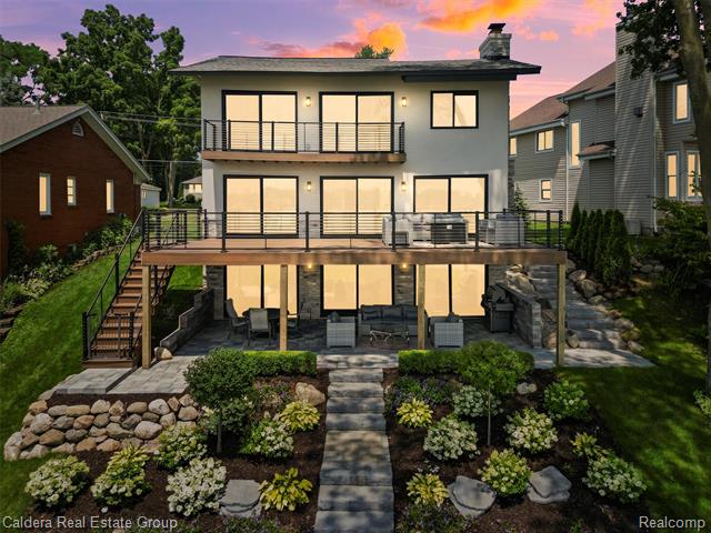 front view picture of 4555 Motorway Dr, Waterford, MI. 48328