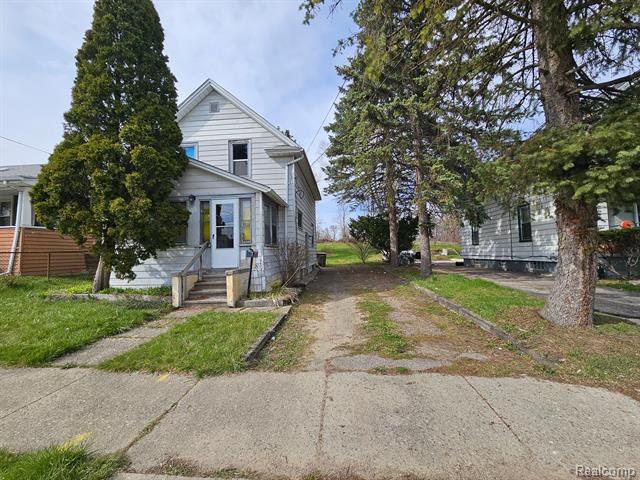 front view picture of 385 Whittemore St, Pontiac, MI. 48342