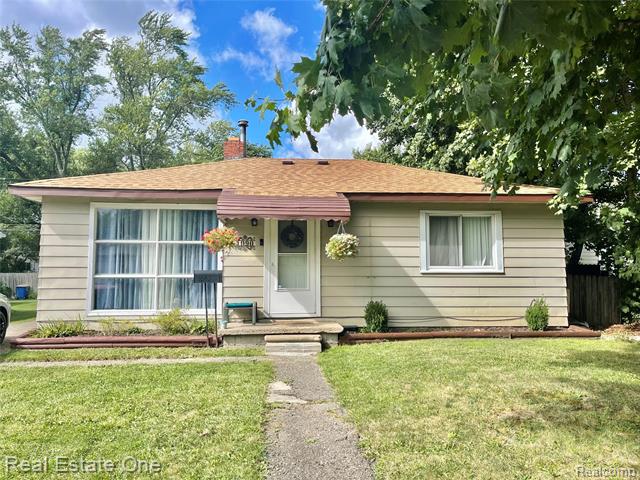 front view picture of 1090 Lakeview St, Waterford, MI. 48328