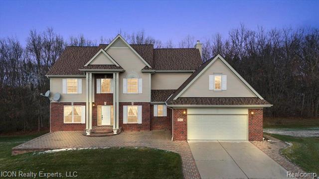 front view picture of 8822 Newport Dr, White Lake, MI. 48386