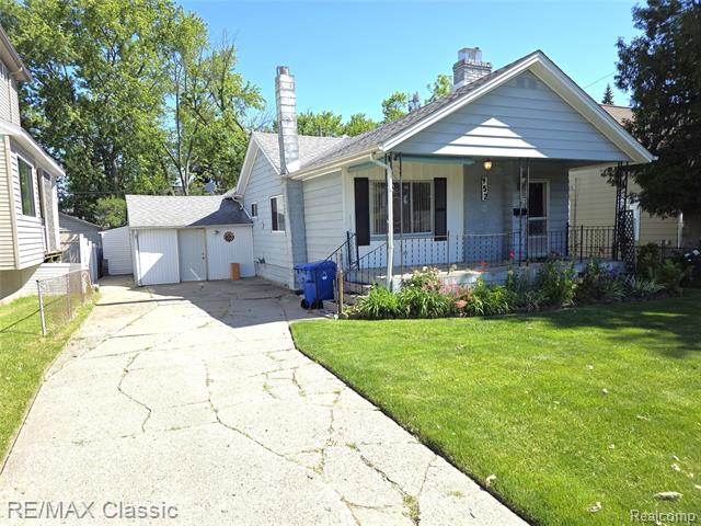 front view picture of 952 Lakeview St, Waterford, MI. 48328