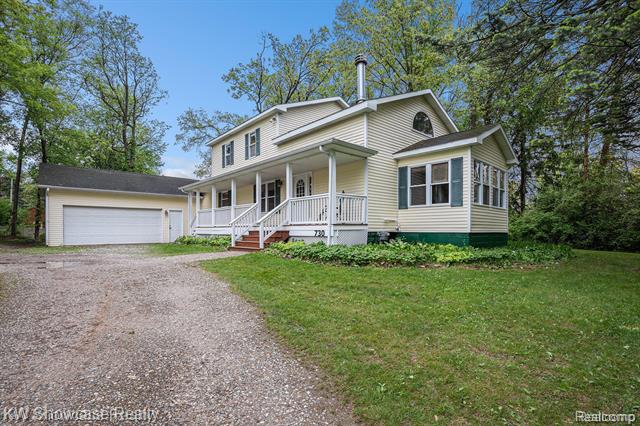 front view picture of 730 Fairview St, White Lake, MI. 48383