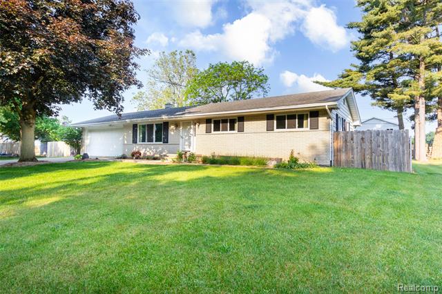 front view picture of 111 Ormsby St, Waterford, MI. 48327