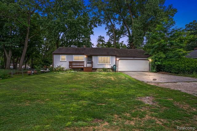 front view picture of 5481 Hanley, Waterford, MI. 48327
