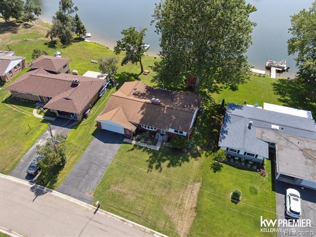 front view picture of 475 Berry Patch Ln, White Lake, MI. 48386