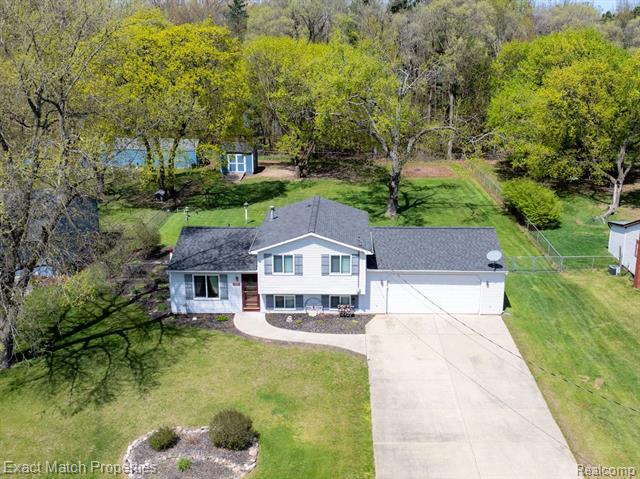 front view picture of 7180 Howell Ave, Waterford, MI. 48327
