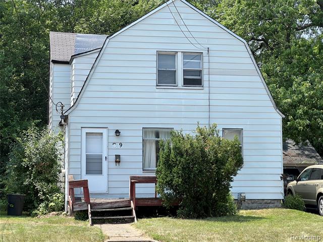 front view picture of 29 Putnam Ave, Pontiac, MI. 48342