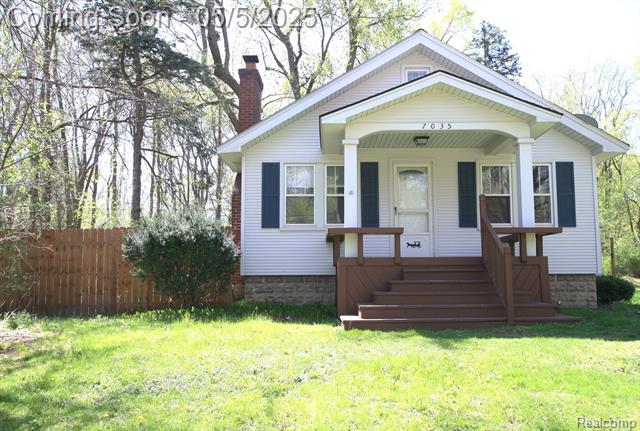 front view picture of 7035 Pontiac Lake Rd, Waterford, MI. 48327