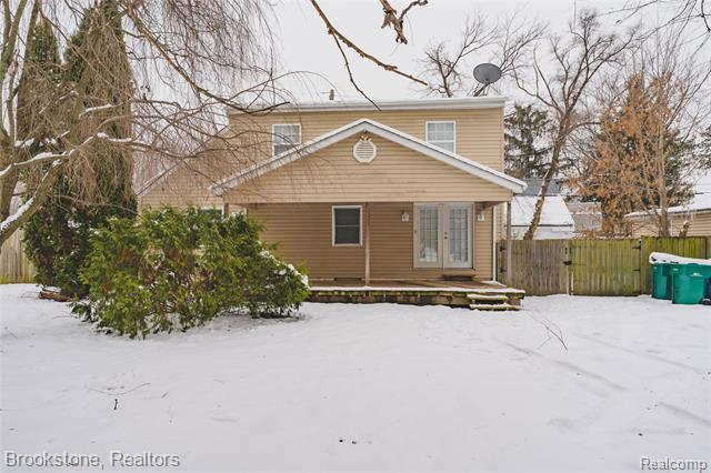 front view picture of 2961 Chrysler Ave, Waterford, MI. 48328