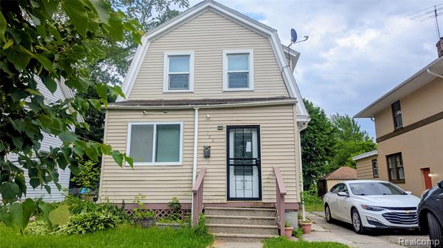front view picture of 100 Oliver St, Pontiac, MI. 48342