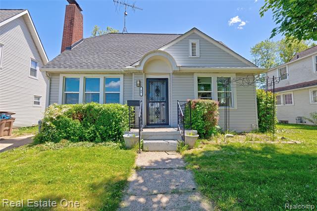front view picture of 86 Marquette St, Pontiac, MI. 48342