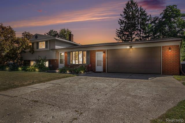 front view picture of 5807 Shetland Way, Waterford, MI. 48327
