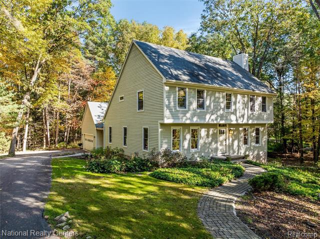 front view picture of 2322 Addaleen Rd, Highland, MI. 48357