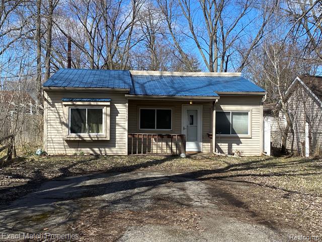 front view picture of 2680 Mott Ave, Waterford, MI. 48328